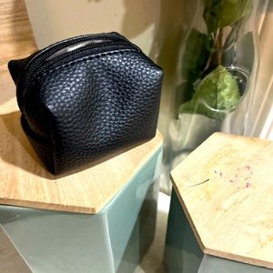 Thirty-One ~ Petite Pouf ~ Black Beauty Pebble